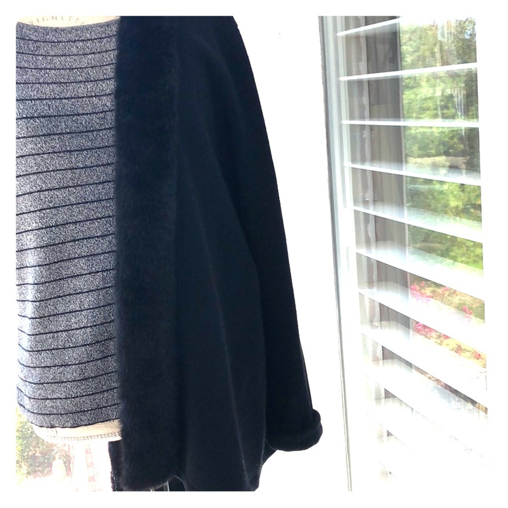 Jones New Your Sweater with faux black trim
